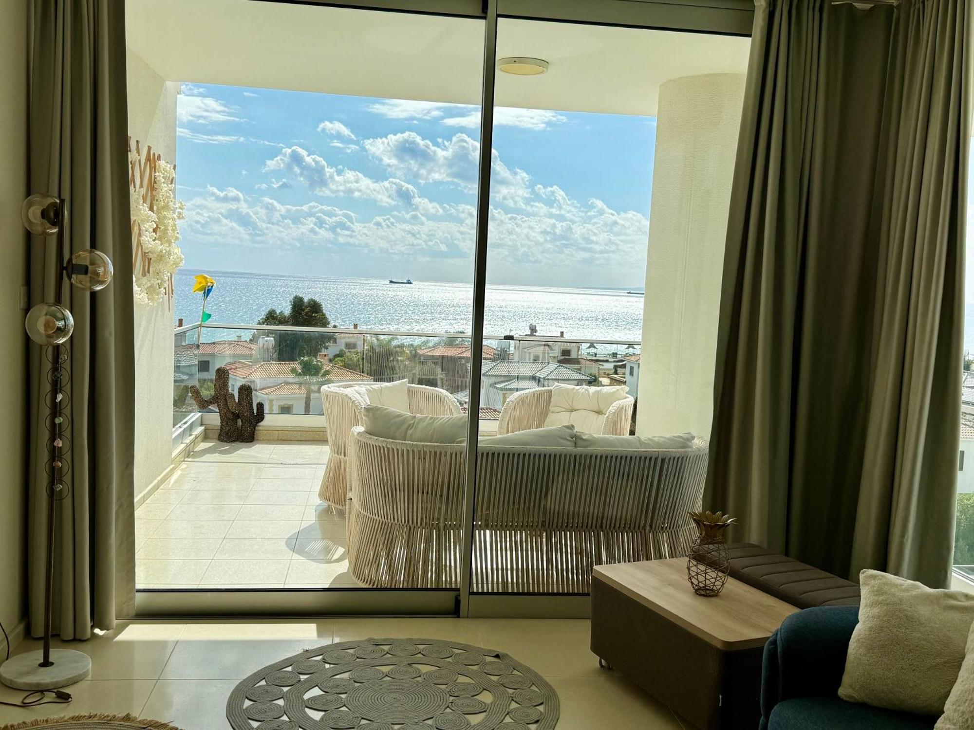 Sea View Suites By The Coast Famagusta  Esterno foto