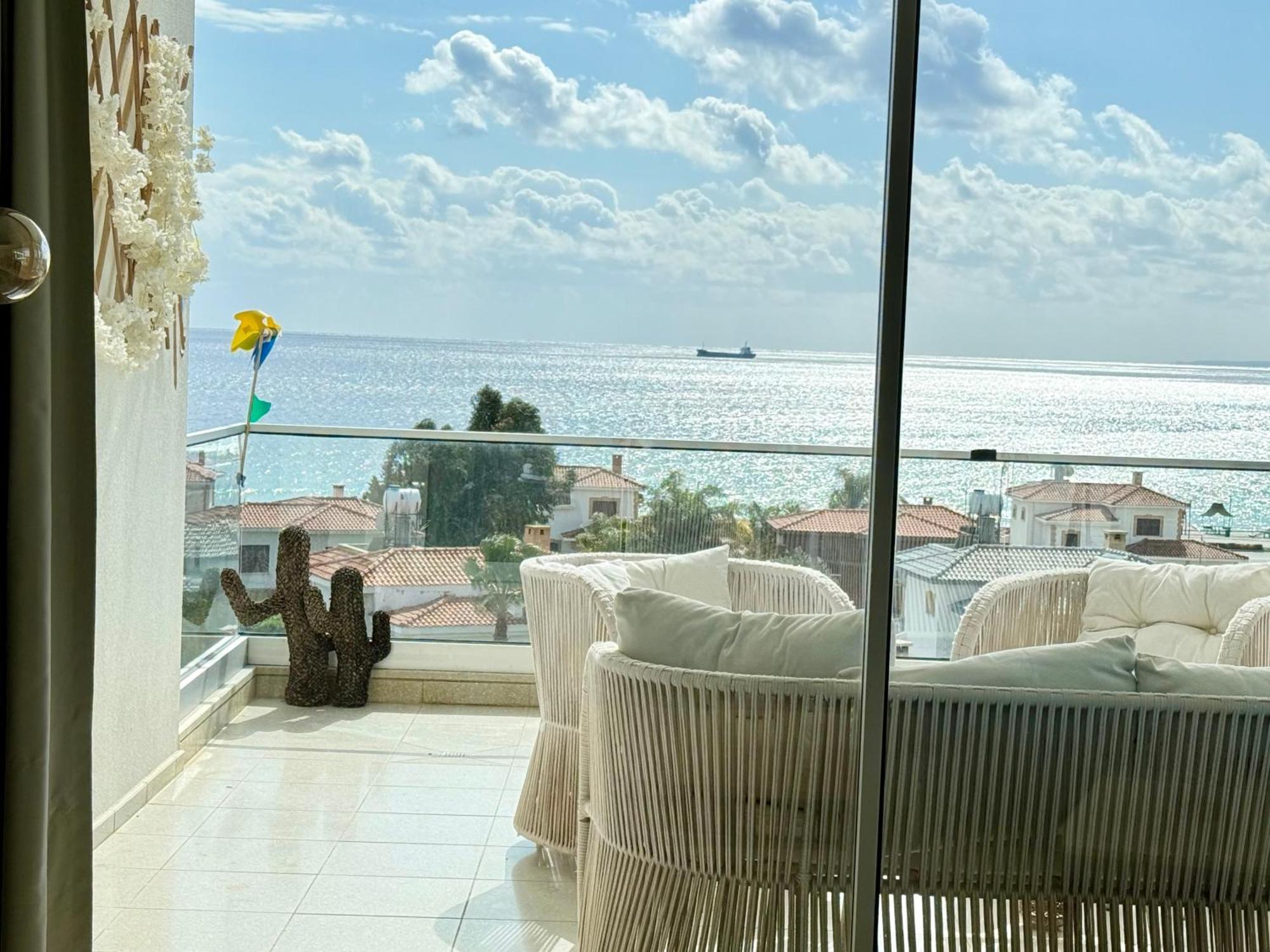 Sea View Suites By The Coast Famagusta  Esterno foto