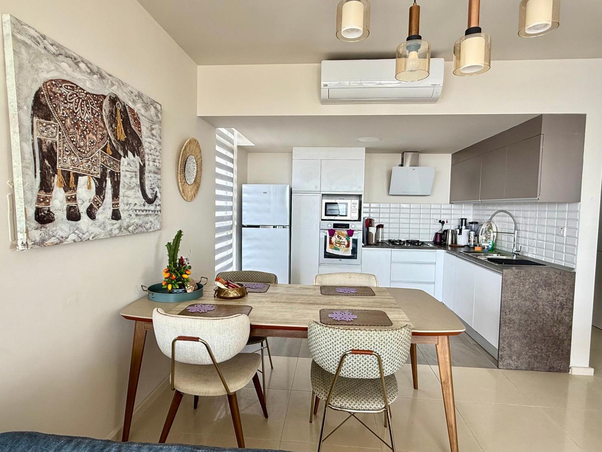 Sea View Suites By The Coast Famagusta  Esterno foto
